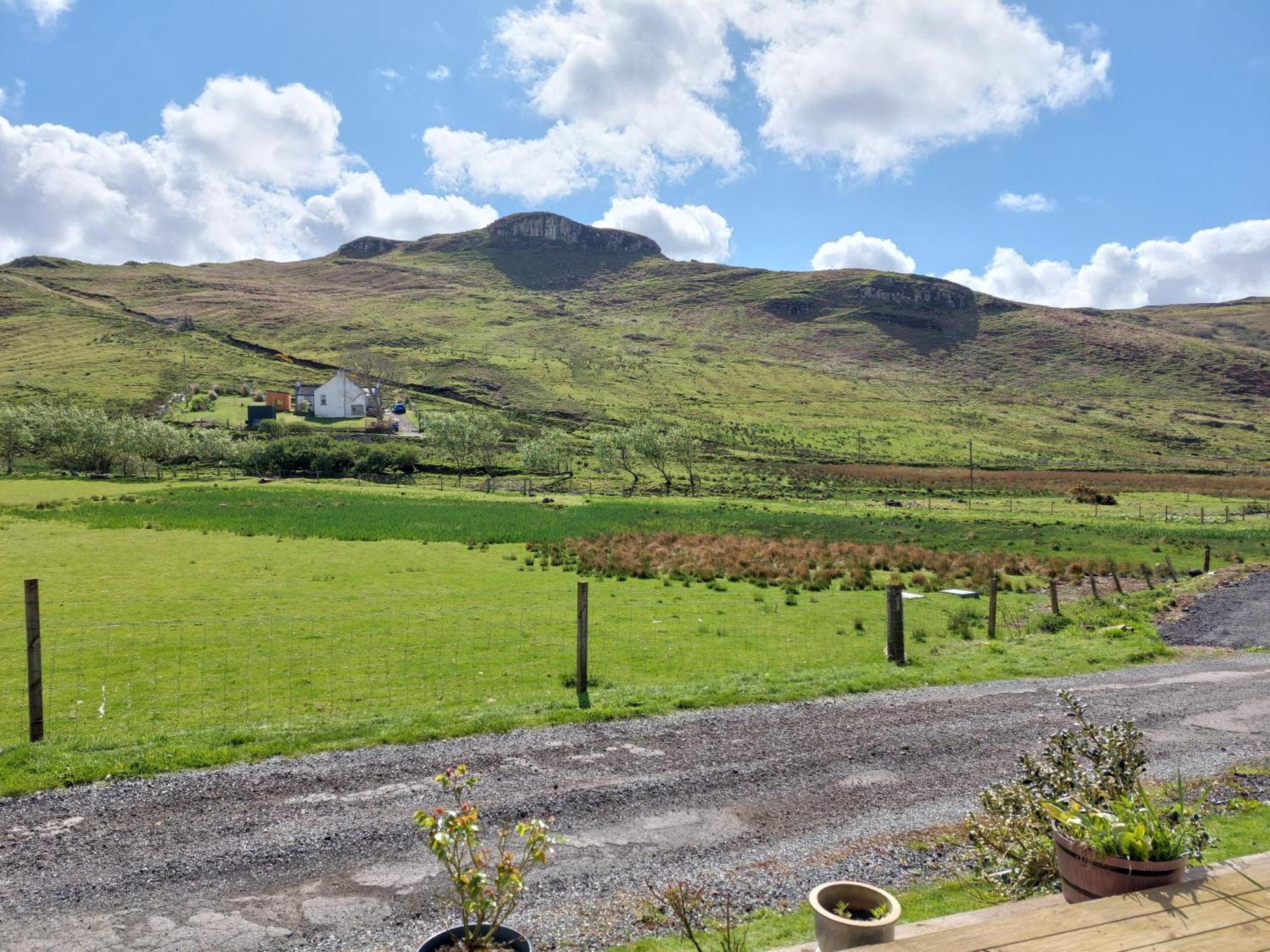 Crofters Cabin Bracadale Bagian luar foto