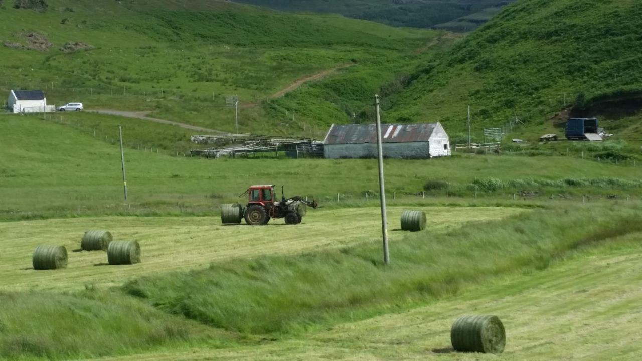 Crofters Cabin Bracadale Bagian luar foto