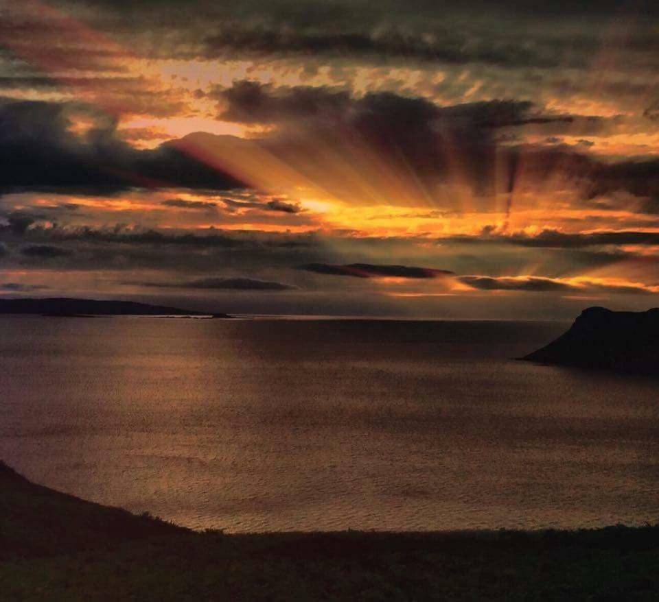 Crofters Cabin Bracadale Bagian luar foto